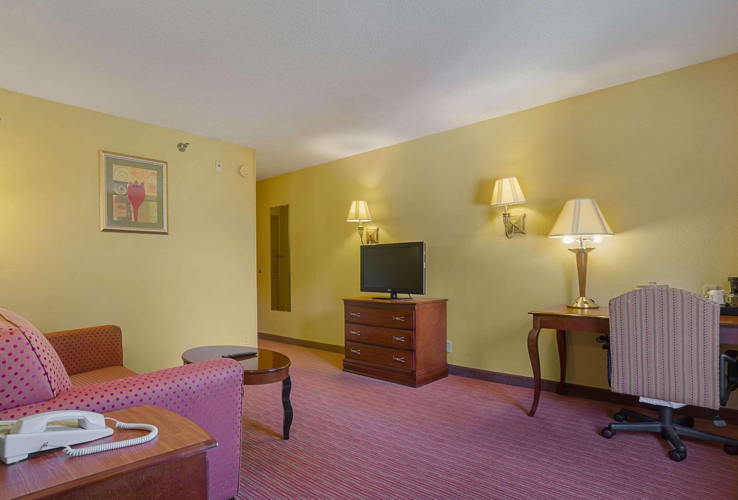 Surestay Plus Hotel By Best Western Durham Medical Center Екстериор снимка