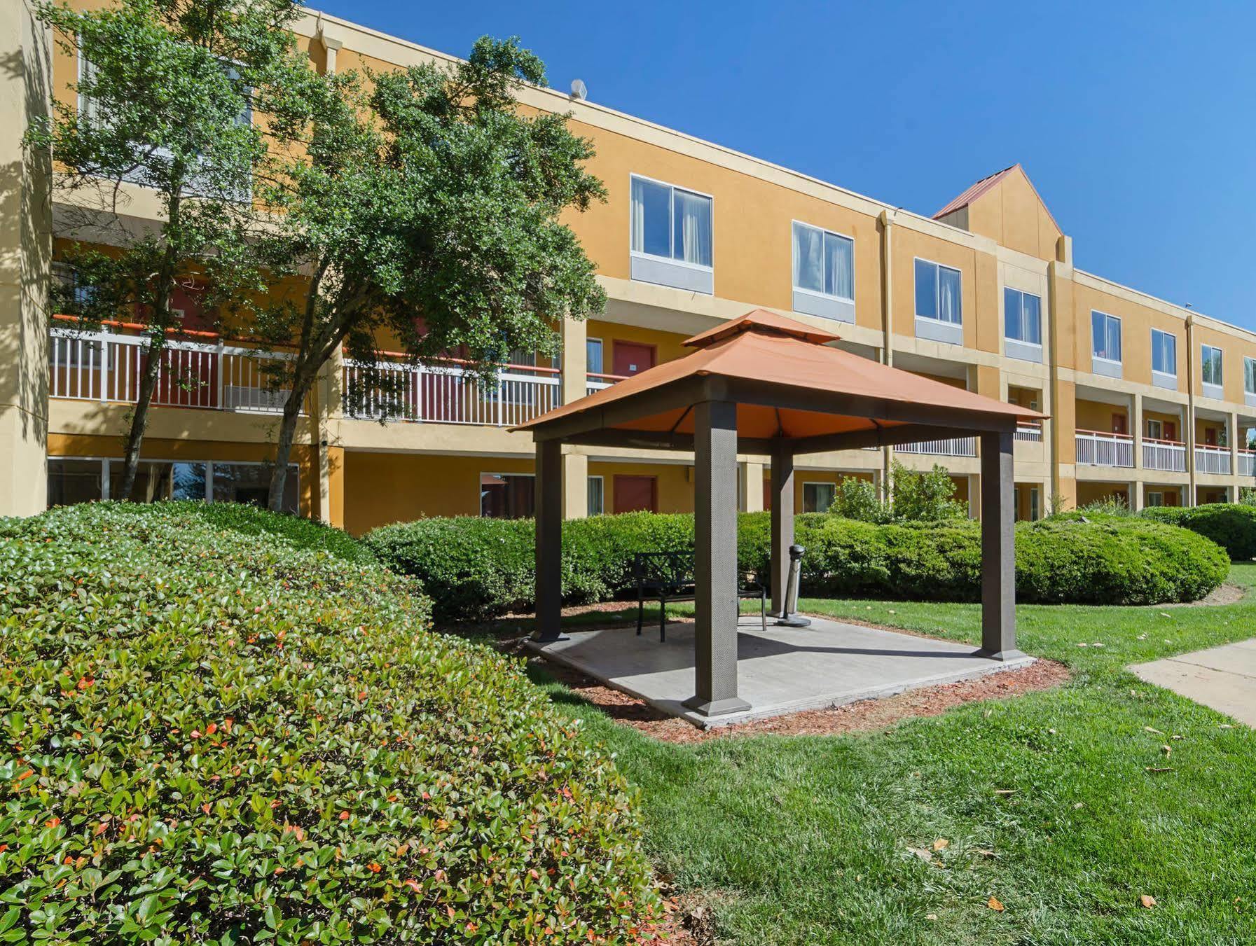 Surestay Plus Hotel By Best Western Durham Medical Center Екстериор снимка